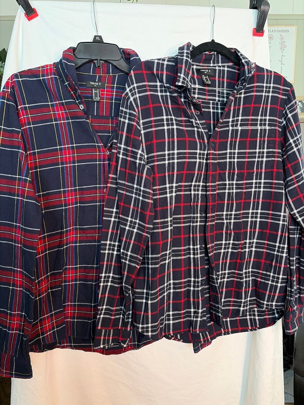 Forever 21 Men's Flannel Long Sleeve Button Up Shirts - Like New - Medium